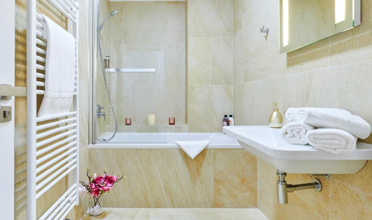 Rybna 9- Old Town Apartment *